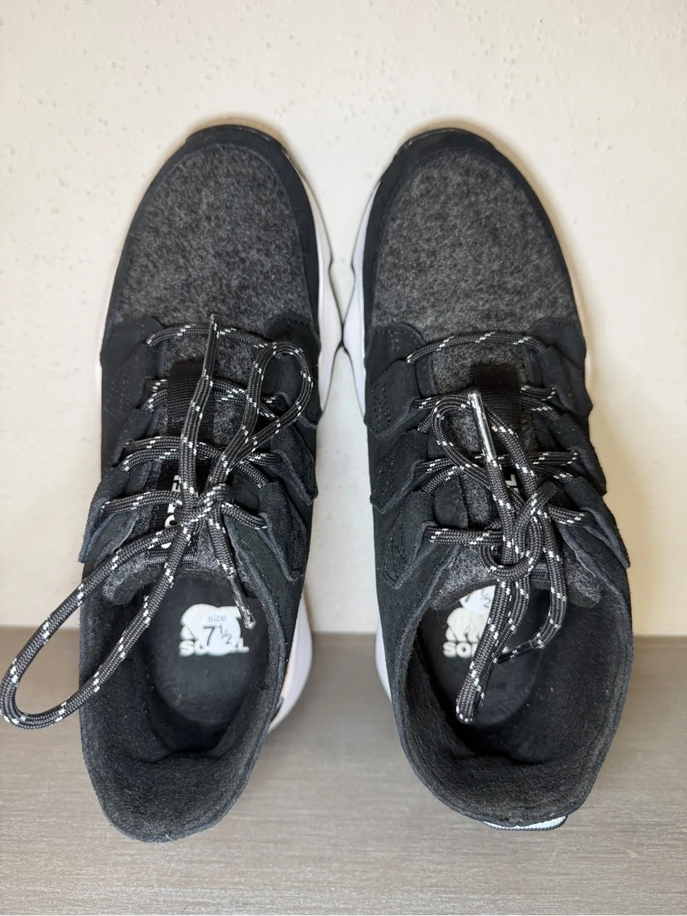 Sorel Kinetic Impact Caribou Women’s Black Sneaker Boots Size 7.5 Casual